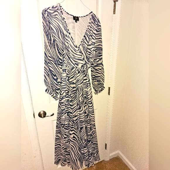 ESY Dresses & Skirts - Large zebra-striped wrap dress
